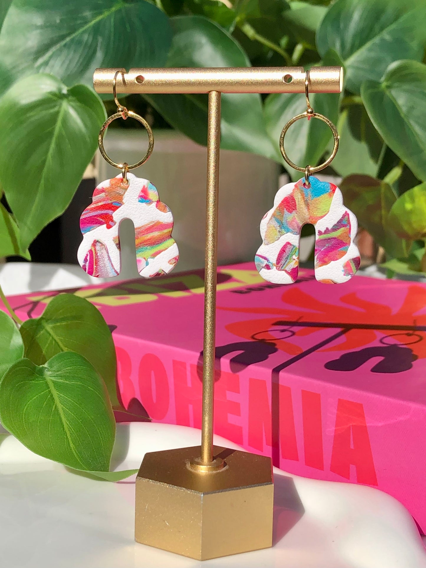 Overlay Marble Curvy Arch Drops