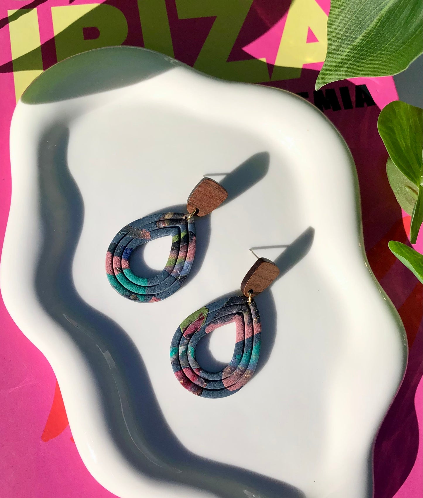 Overlay Marble Embossed Teardrop + Wooden Accent