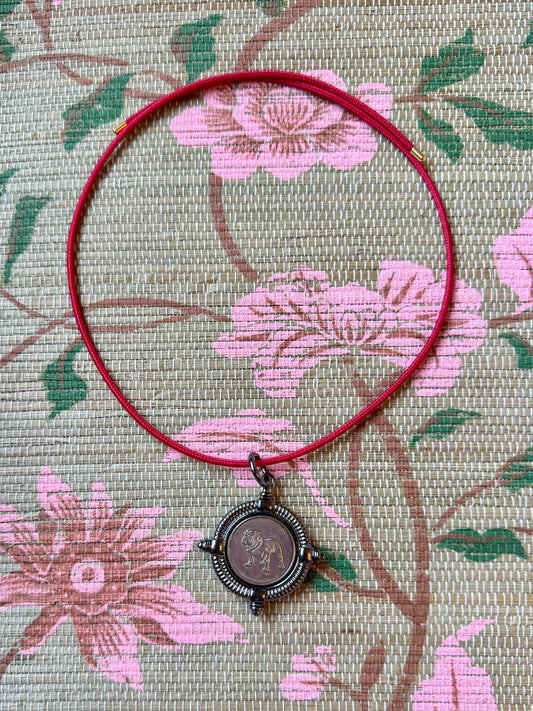 Georgia Bulldog Magnetic Cord Necklace