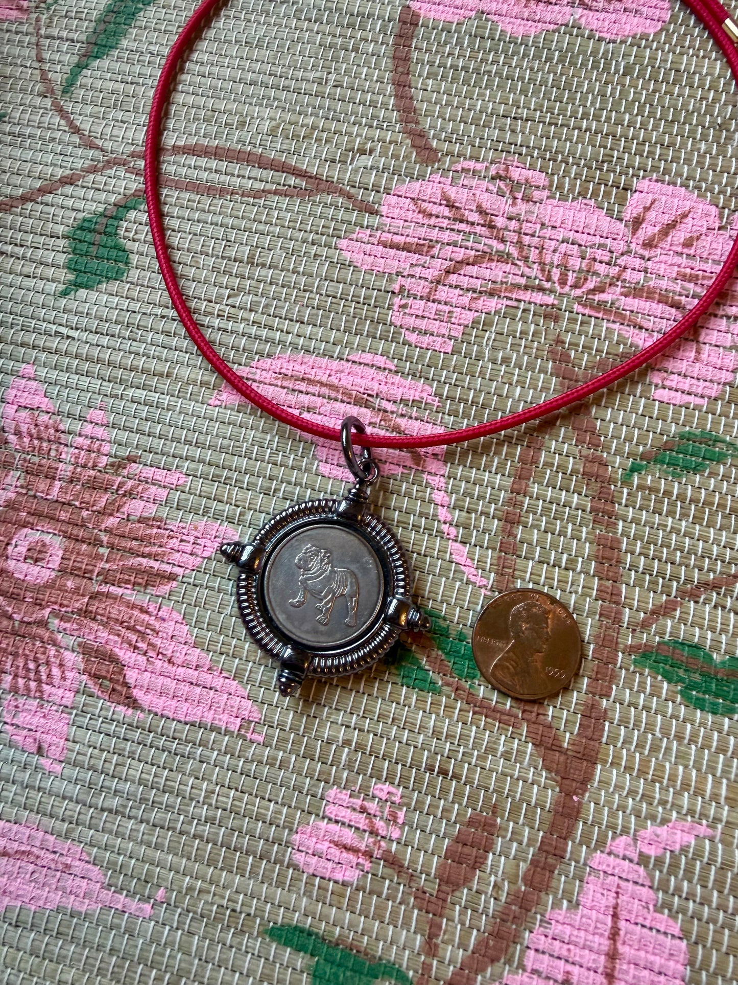 Georgia Bulldog Magnetic Cord Necklace